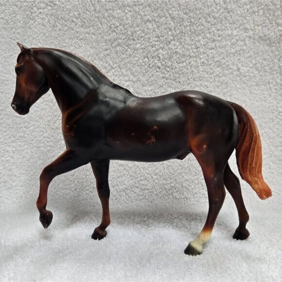 Breyer #1145 Liver Chestnut Paso Fino - Picture 3 of 5